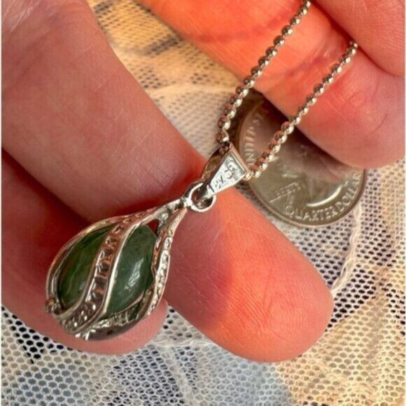 Vintage 18K White Gold Plated & Green Nephrite Jade Necklace - Picture 3 of 8